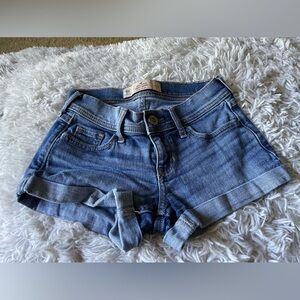 Low Rise Dark Wash Hollister Jean shorts- Size 00 W 23